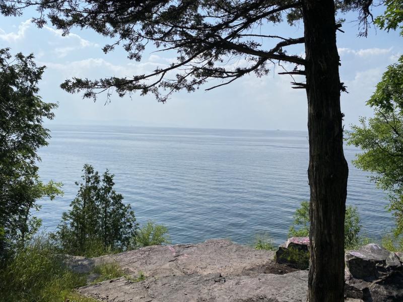 Oakledge Ledges over lake